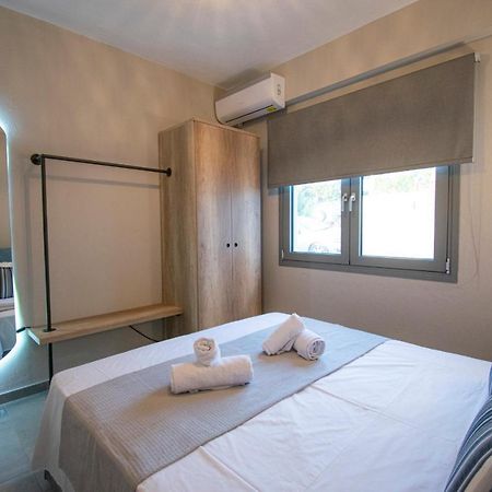 Heraclea Luxury Suites Nea Iraklia Exterior foto