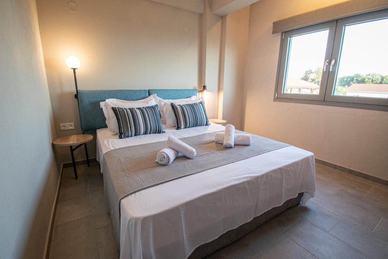 Heraclea Luxury Suites Nea Iraklia Exterior foto