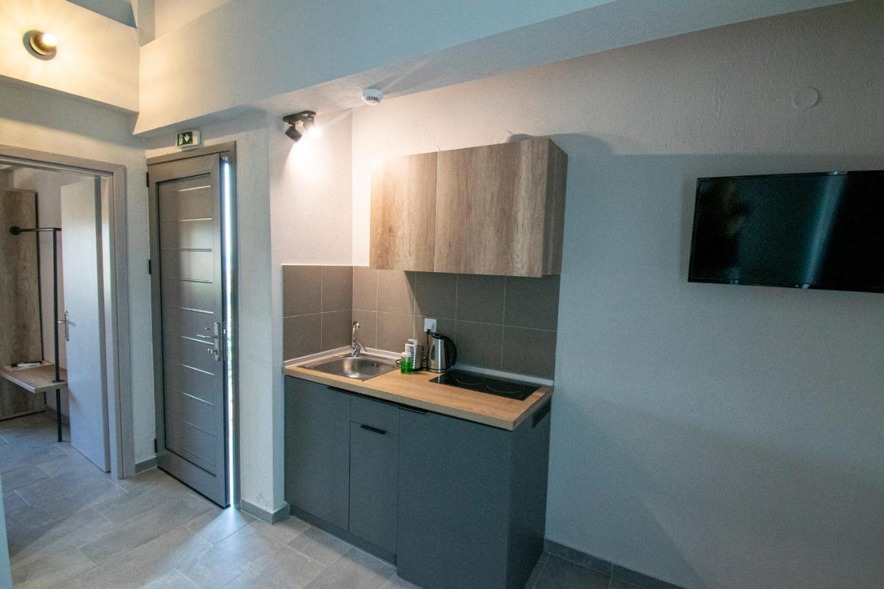 Heraclea Luxury Suites Nea Iraklia Exterior foto