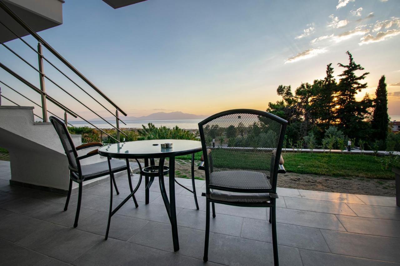 Heraclea Luxury Suites Nea Iraklia Exterior foto