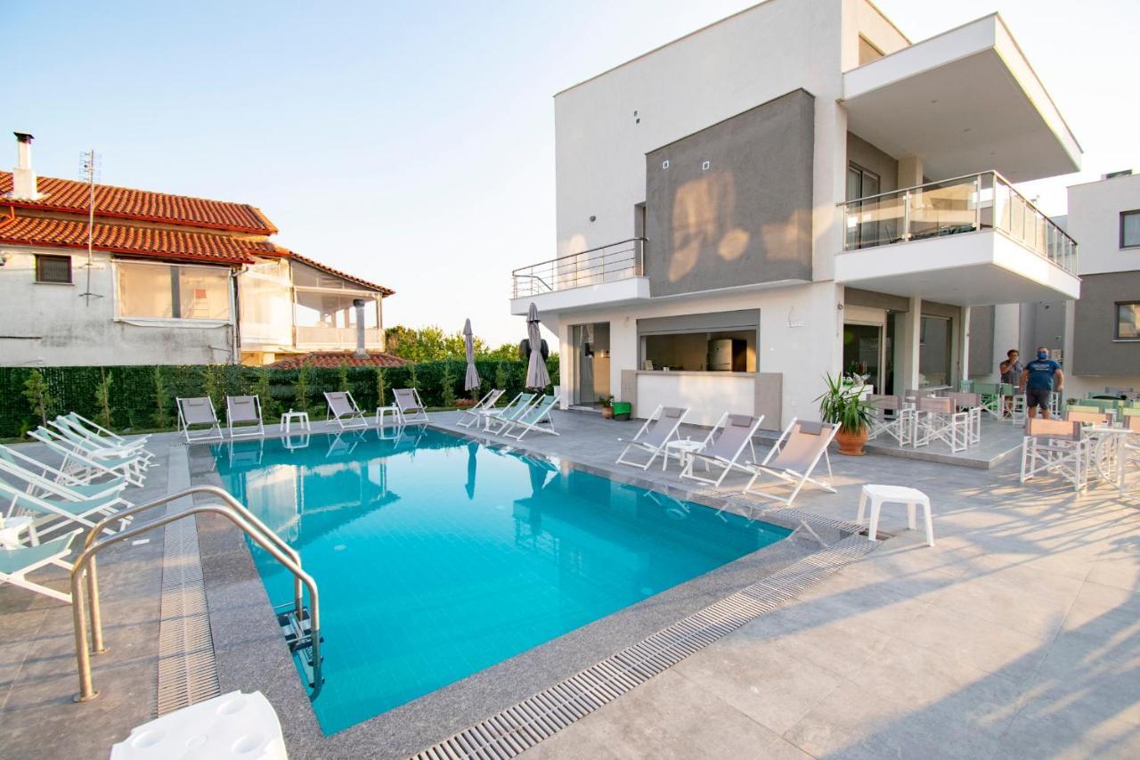 Heraclea Luxury Suites Nea Iraklia Exterior foto
